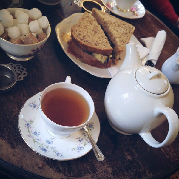 Really nice teas, the veggie sandwich was amazing. Small and cosy place, crowded at the weekends. Absolutely worth a try.