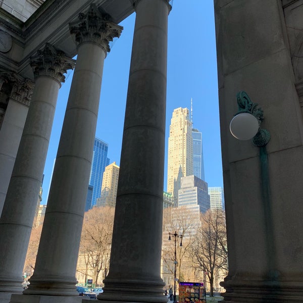 Снимок сделан в Manhattan Municipal Building пользователем Jon K. 3/24/2019
