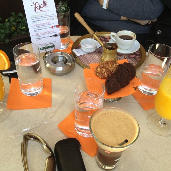 รูปภาพถ่ายที่ Rialto Caffe Wine Bar โดย Ayoub E. เมื่อ 4/13/2013
