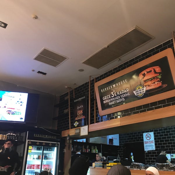 Foto tomada en Burger House  por Serhad K. el 1/14/2018