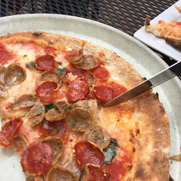 8/27/2016 tarihinde Paul K.ziyaretçi tarafından Pizzeria Rustica'de çekilen fotoğraf