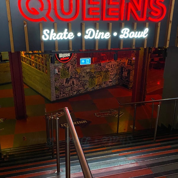 Foto diambil di Queens Skate Dine Bowl oleh Faisal pada 7/10/2023