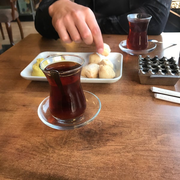 Das Foto wurde bei Hamur House Cafe &amp; Bistro von Erkan T. am 6/7/2020 aufgenommen
