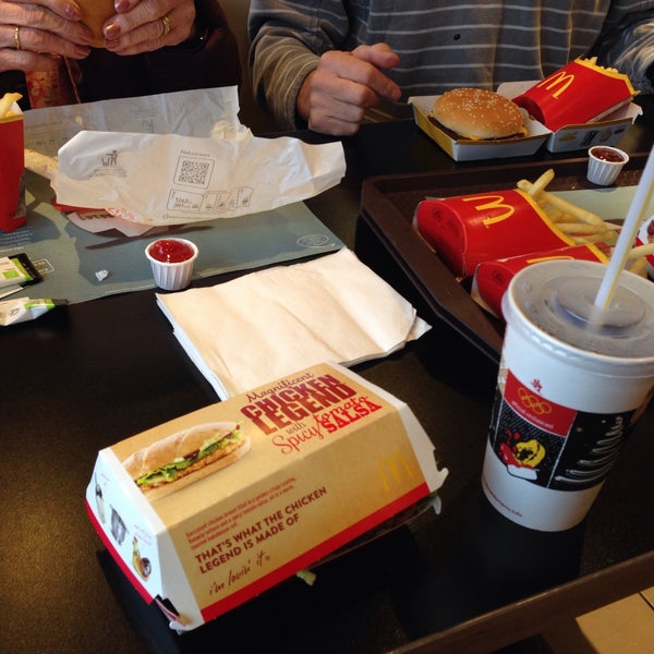 Photo taken at McDonald&#39;s by J P. on 12/23/2014