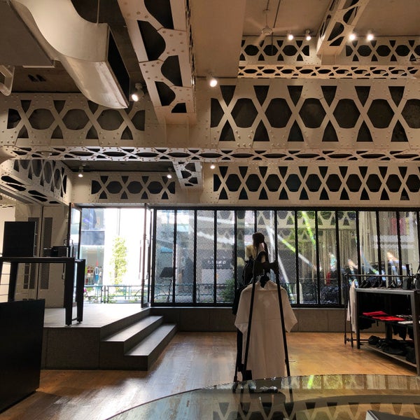 Photos At Yohji Yamamoto 青山 0 Tips