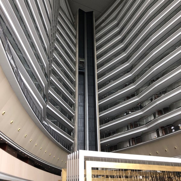 4/21/2019 tarihinde Aleksei K.ziyaretçi tarafından Fairmont Hotel Rey Juan Carlos I'de çekilen fotoğraf