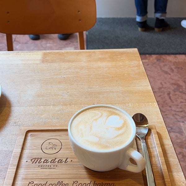 Foto tomada en Madal Cafe - Espresso &amp; Brew Bar  por Tariq el 10/22/2023