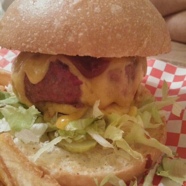 8/23/2015에 Nastja S.님이 Burger Beer에서 찍은 사진