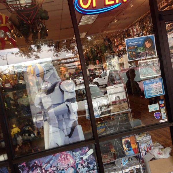 Photo taken at Mike&#39;s Comics + Collectables by Carlos Z. on 11/25/2014