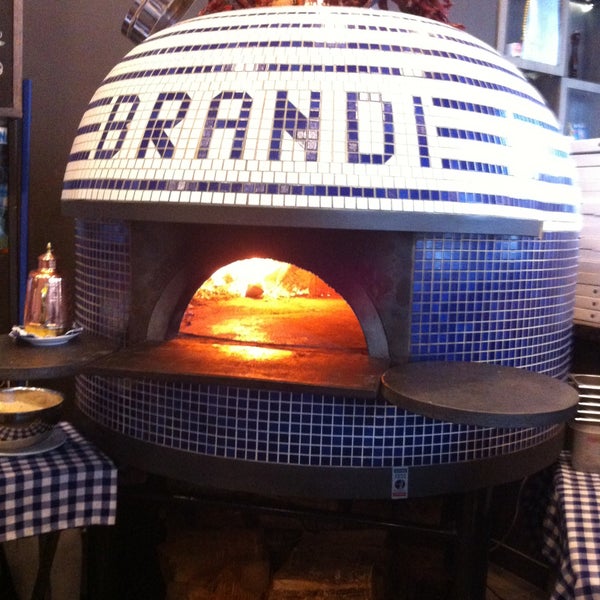 4/19/2013 tarihinde Cynthia N.ziyaretçi tarafından Brandi Pizzeria'de çekilen fotoğraf
