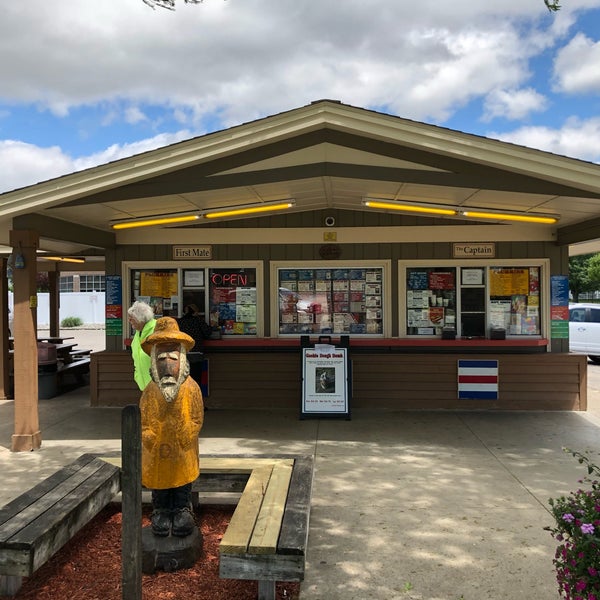 Captain Sundae Ice Cream Parlor in Zeeland