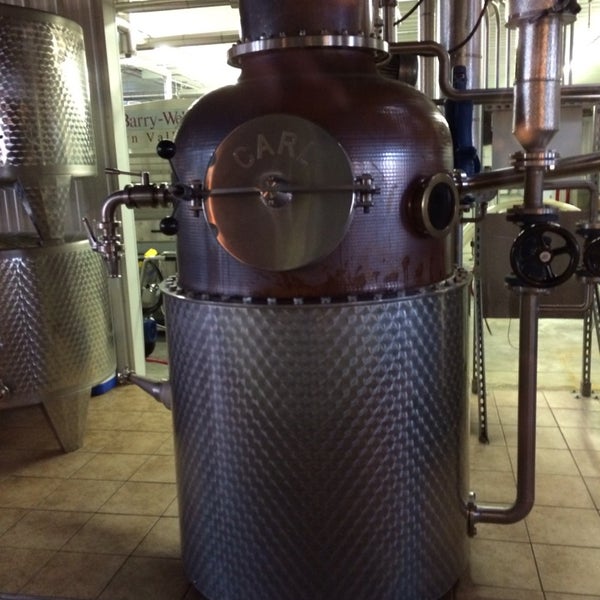Foto tirada no(a) Crown Valley Brewing and Distilling por Dirk B. em 10/26/2013