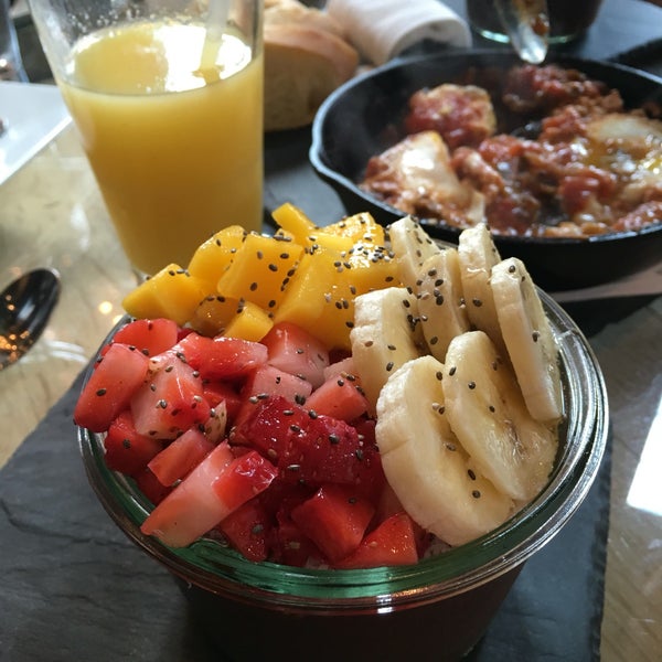 A+ brunch, with live music on Sundays! Try the acai bowl, avocado toast and shakshuka!