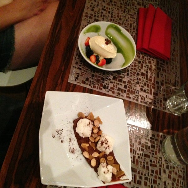 7/28/2013 tarihinde Paul S.ziyaretçi tarafından Swoon Dessert Bar'de çekilen fotoğraf