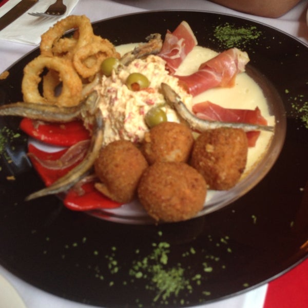 Das Foto wurde bei Restaurante La Finca Española von Paola L. am 4/16/2014 aufgenommen