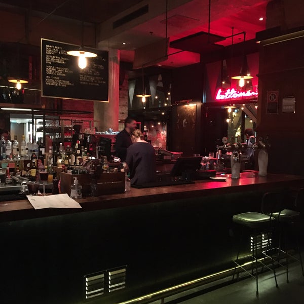 Foto tomada en Morrison&#39;s Oyster Bar &amp; Grill  por Baz K. el 10/31/2020