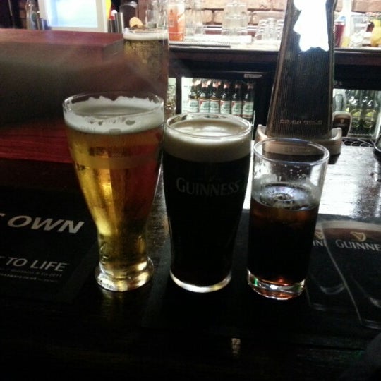 รูปภาพถ่ายที่ Mulligans Irish Pub โดย Matt B. เมื่อ 12/23/2012