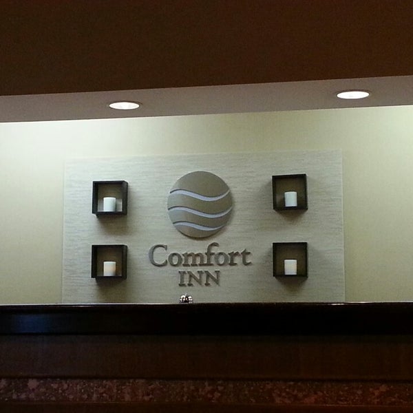 Photo taken at Comfort Inn by Rob Smith P. on 7/26/2013