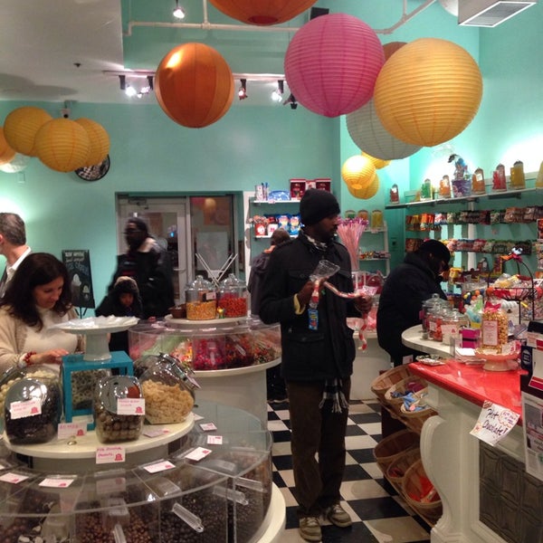Das Foto wurde bei Lucky&#39;s Coffee, Ice Cream, and Candy Baltimore von Erlie P. am 12/1/2013 aufgenommen