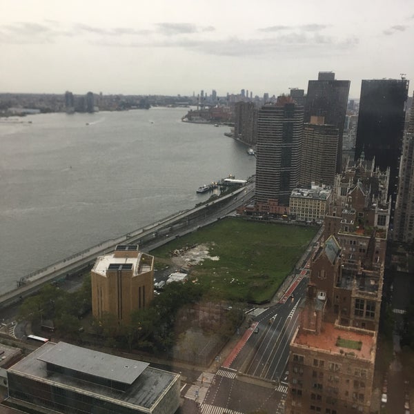 9/9/2018 tarihinde Erlie P.ziyaretçi tarafından Millennium Hilton New York One UN Plaza'de çekilen fotoğraf
