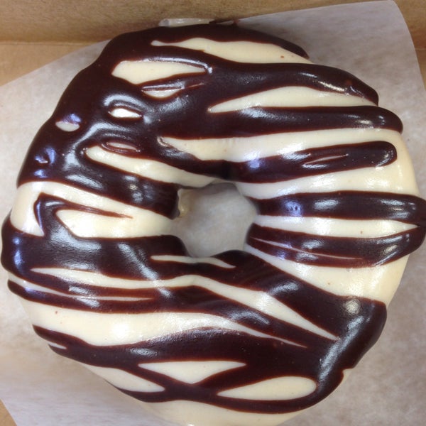Photo taken at Duck Donuts by Erlie P. on 7/12/2015