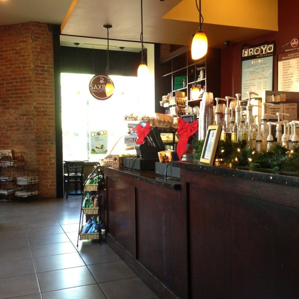 Photo taken at Saxbys Coffee by Erlie P. on 12/23/2012