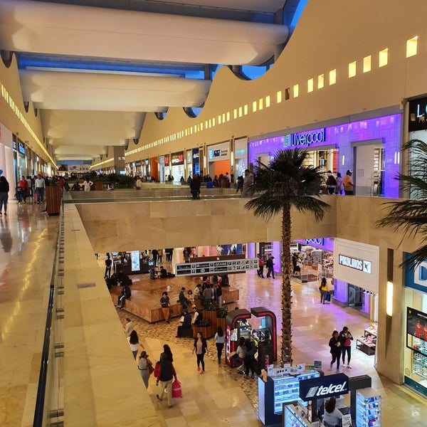 Foto scattata a Angelópolis Lifestyle Center da Chema N. il 10/27/2019