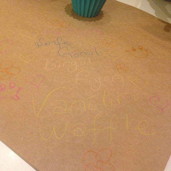 Foto scattata a Vanilin Waffle &amp; Coffee Shop da Şerife Ö. il 3/2/2016