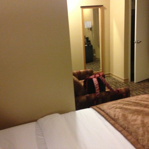 Foto diambil di La Quinta Inn and Suites Manhattan oleh Fabio F. pada 6/1/2013