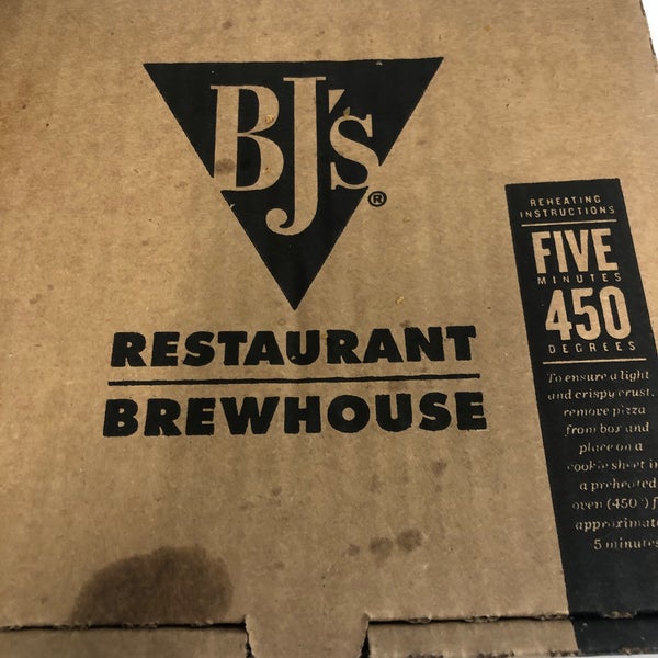 Снимок сделан в BJ&#39;s Restaurant &amp; Brewhouse пользователем O! 4/22/2021