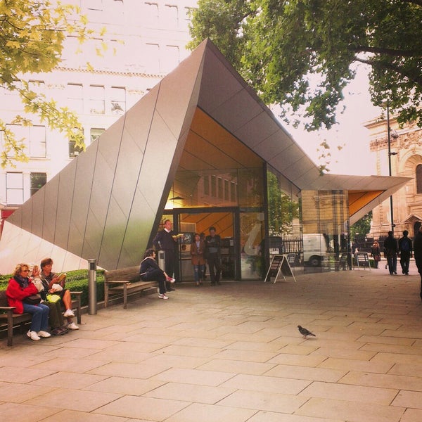Photo taken at City of London Information Centre by Alena T. on 9/18/2013