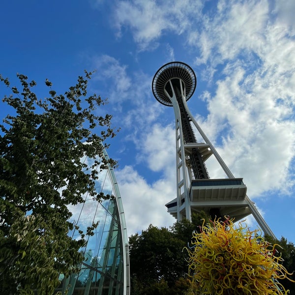 Foto diambil di Seattle Center oleh Julio D. pada 9/21/2023