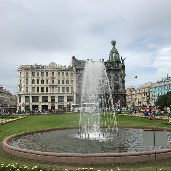 Фонтан у Казанского собора