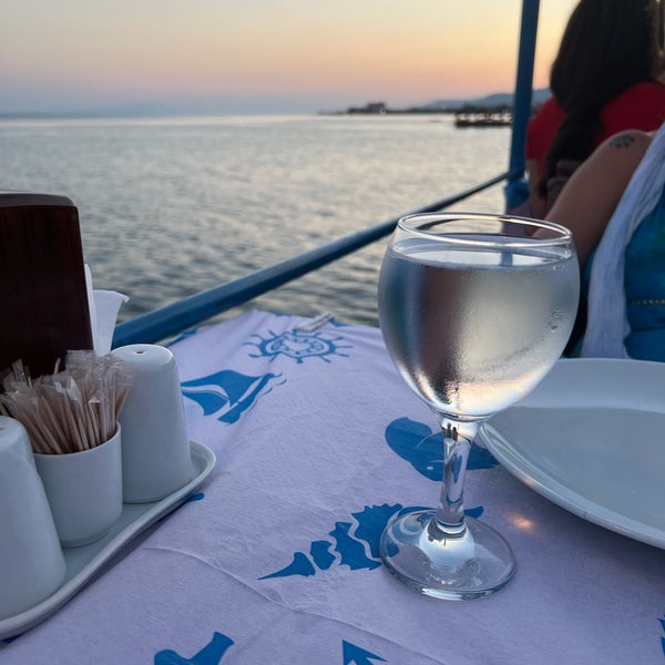 Photo taken at SET Beach &amp; Restaurant by Gülcan on 8/12/2022