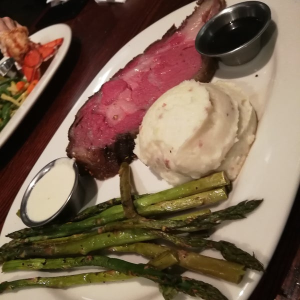Photo taken at Houlihan&#39;s by Natalie L. on 3/10/2019