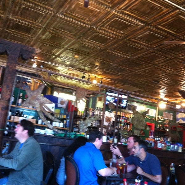4/20/2013 tarihinde Phillip L.ziyaretçi tarafından Schiro&#39;s Cafe &amp; Bar'de çekilen fotoğraf
