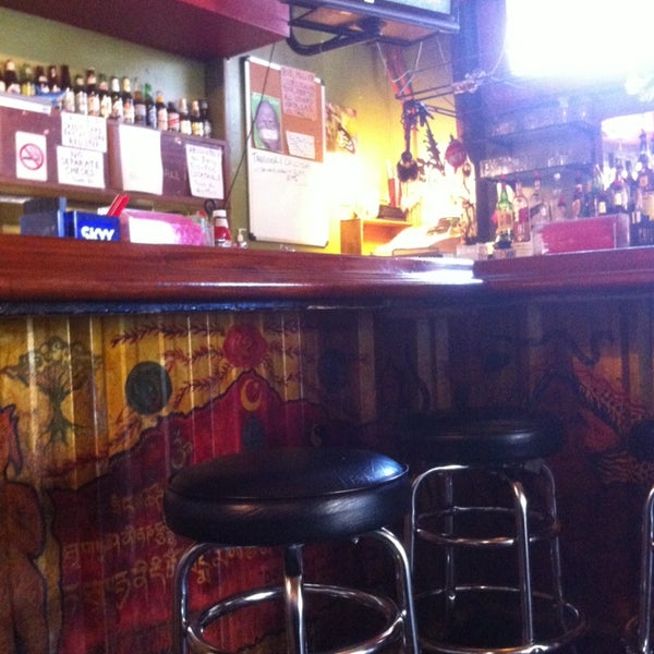 รูปภาพถ่ายที่ Schiro&#39;s Cafe &amp; Bar โดย Phillip L. เมื่อ 4/1/2013