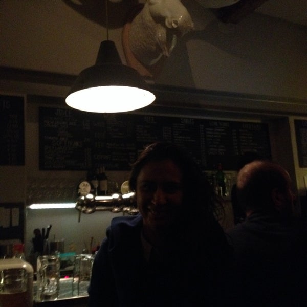 2/15/2015 tarihinde Ozan Y.ziyaretçi tarafından Konrad Café &amp; Bar'de çekilen fotoğraf