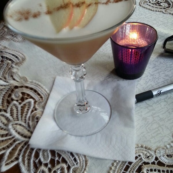 Foto scattata a Old Fashioned Cocktail &amp; Absinthe Bar da Caren C. il 6/6/2013