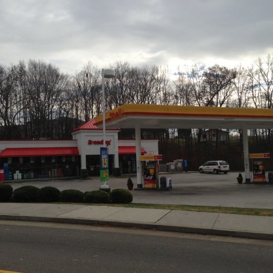 BreadBox Fuel Station in Knoxville