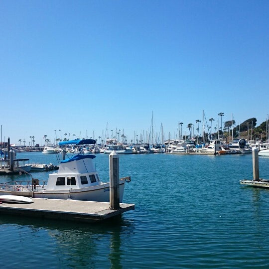 3/26/2015 tarihinde Krisztina R.ziyaretçi tarafından Harbor Fish and Chips'de çekilen fotoğraf