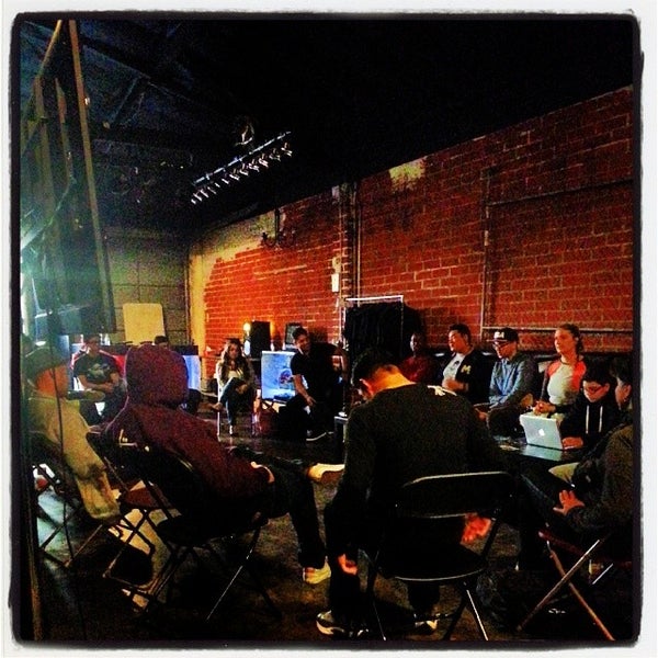 1/13/2014 tarihinde VER5Eziyaretçi tarafından Scratch DJ Academy LA'de çekilen fotoğraf