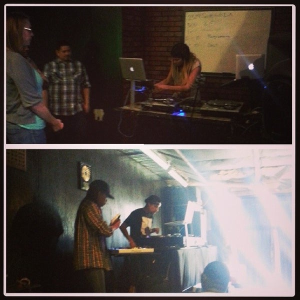 3/31/2014 tarihinde VER5Eziyaretçi tarafından Scratch DJ Academy LA'de çekilen fotoğraf