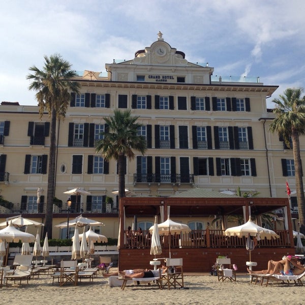 9/21/2013 tarihinde Константин Б.ziyaretçi tarafından Grand Hotel Alassio'de çekilen fotoğraf