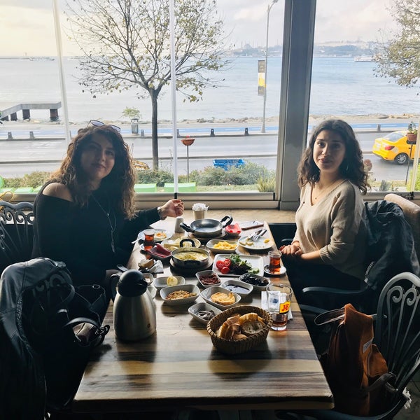 Foto diambil di Yeşilçam Cafe &amp; Bistro oleh Dilara D. pada 11/22/2019