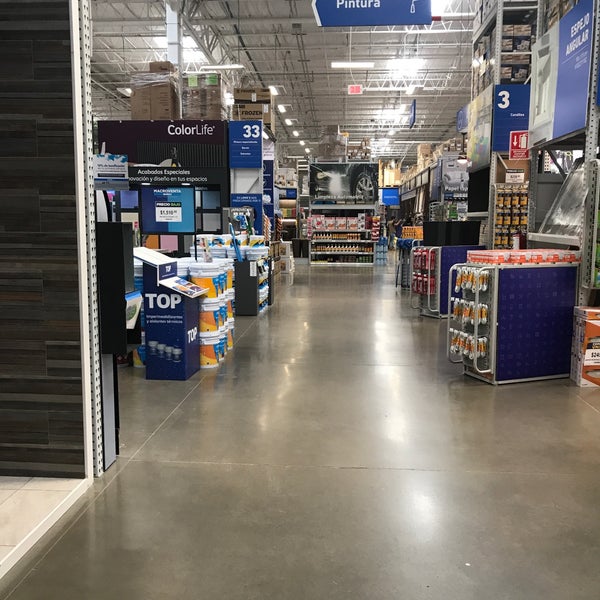 Lowe's Hardware Store in León