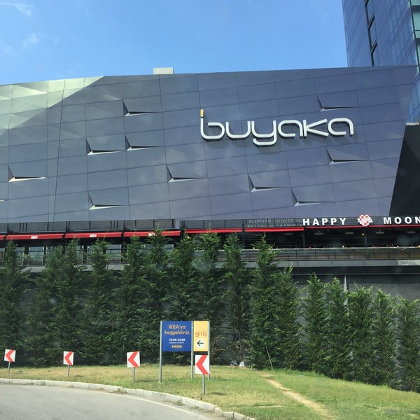 รูปภาพถ่ายที่ Buyaka โดย Burak B. เมื่อ 8/2/2015