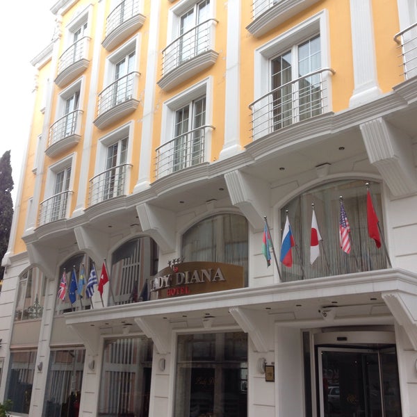 2/19/2016 tarihinde Egertongardenziyaretçi tarafından Lady Diana Hotel Istanbul'de çekilen fotoğraf
