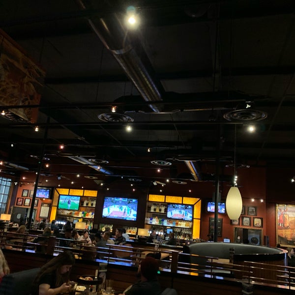 Photo taken at BJ&#39;s Restaurant &amp; Brewhouse by Diogo G. on 1/18/2020