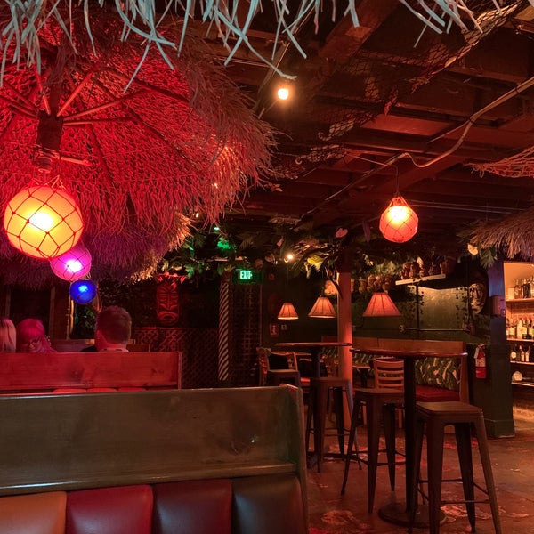 Barney's Beanery Bar in Pasadena